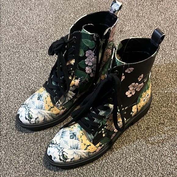 Steve Madden Shoes - Steve Madden Multicolor Floral Ankle Boots